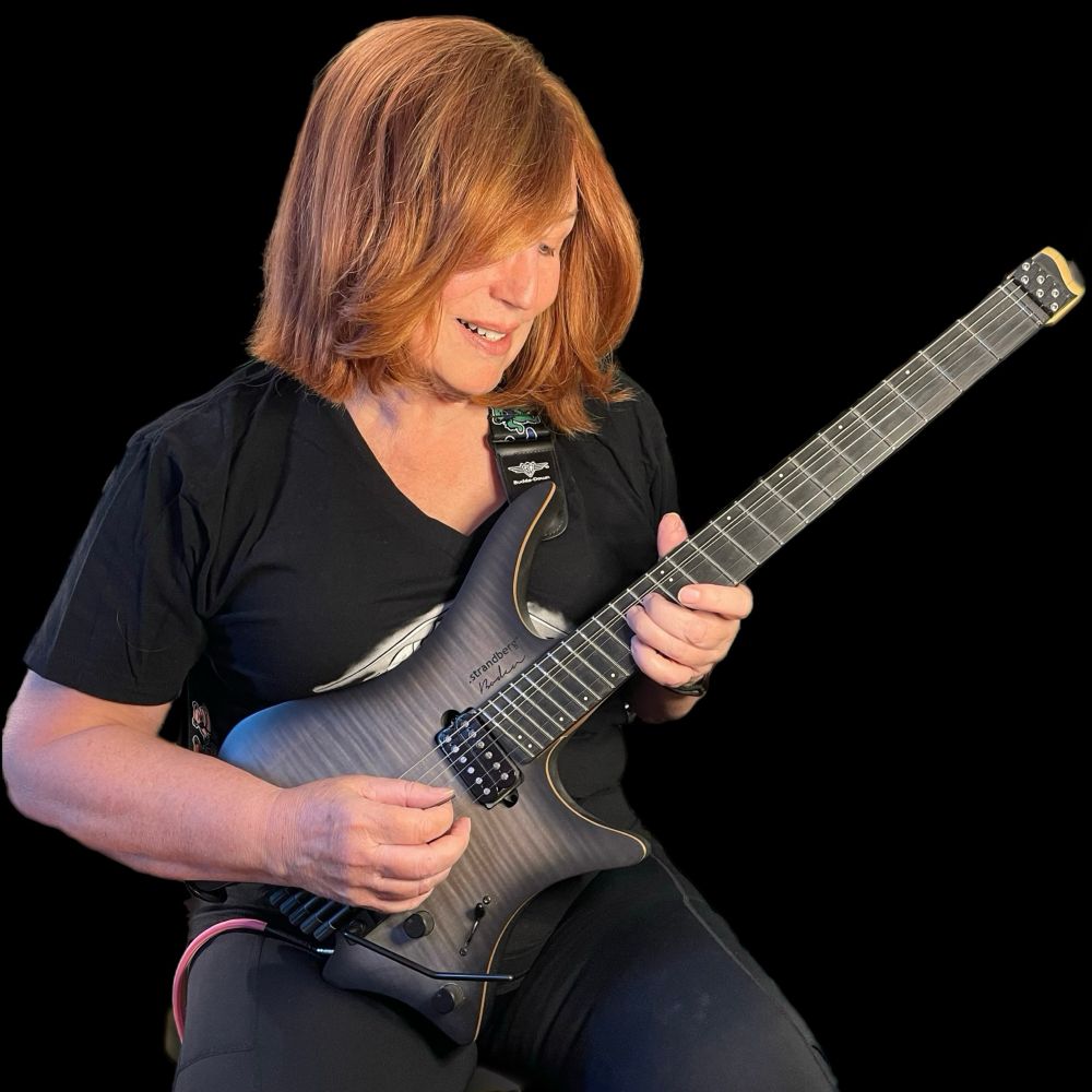 Suzi James