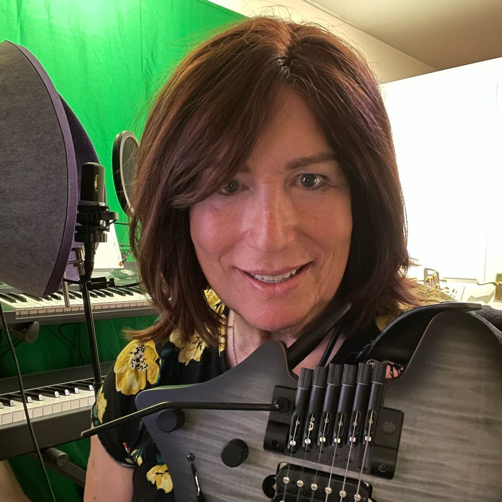 Suzi James