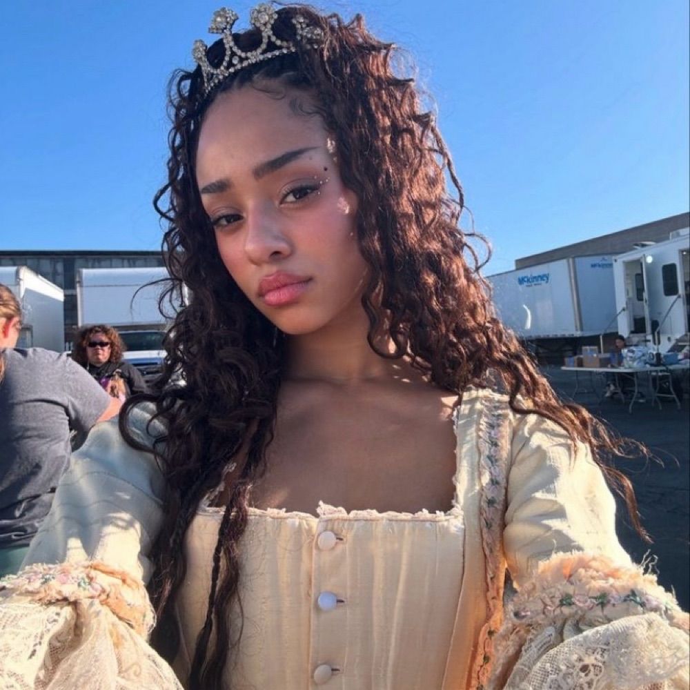 𝒱𝒾𝓋𝓈👑