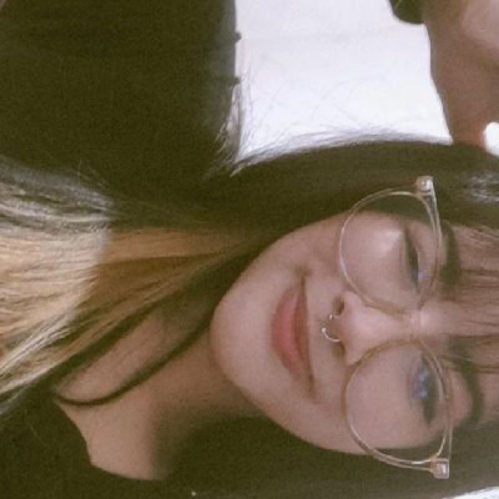 thay está lendo 📖 Corte de Espinhos e Rosas