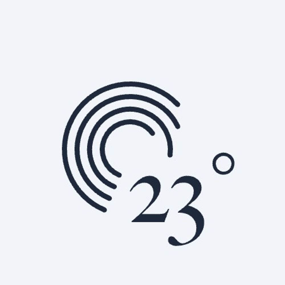 23°