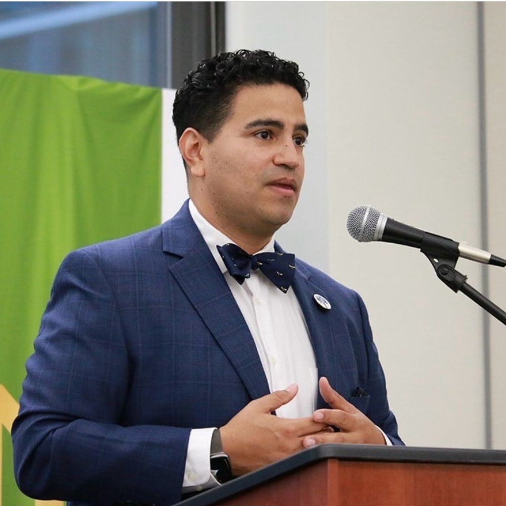 Dr. Elías Ortega
