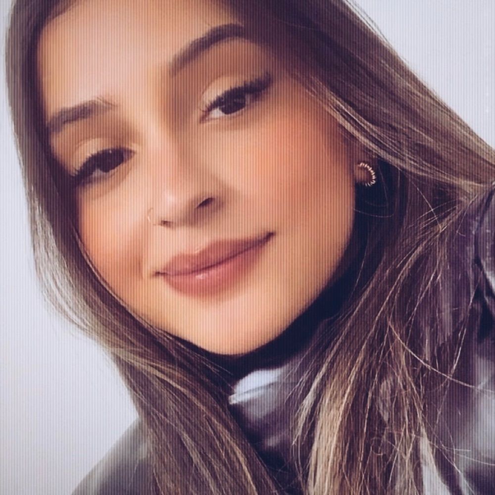júlia 
