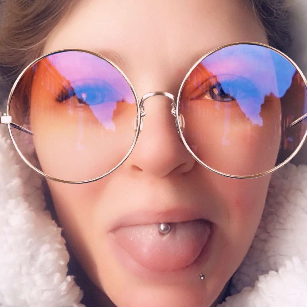 Linda Lambert ⫩