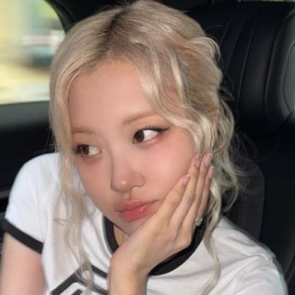 rai. rosé’s gf