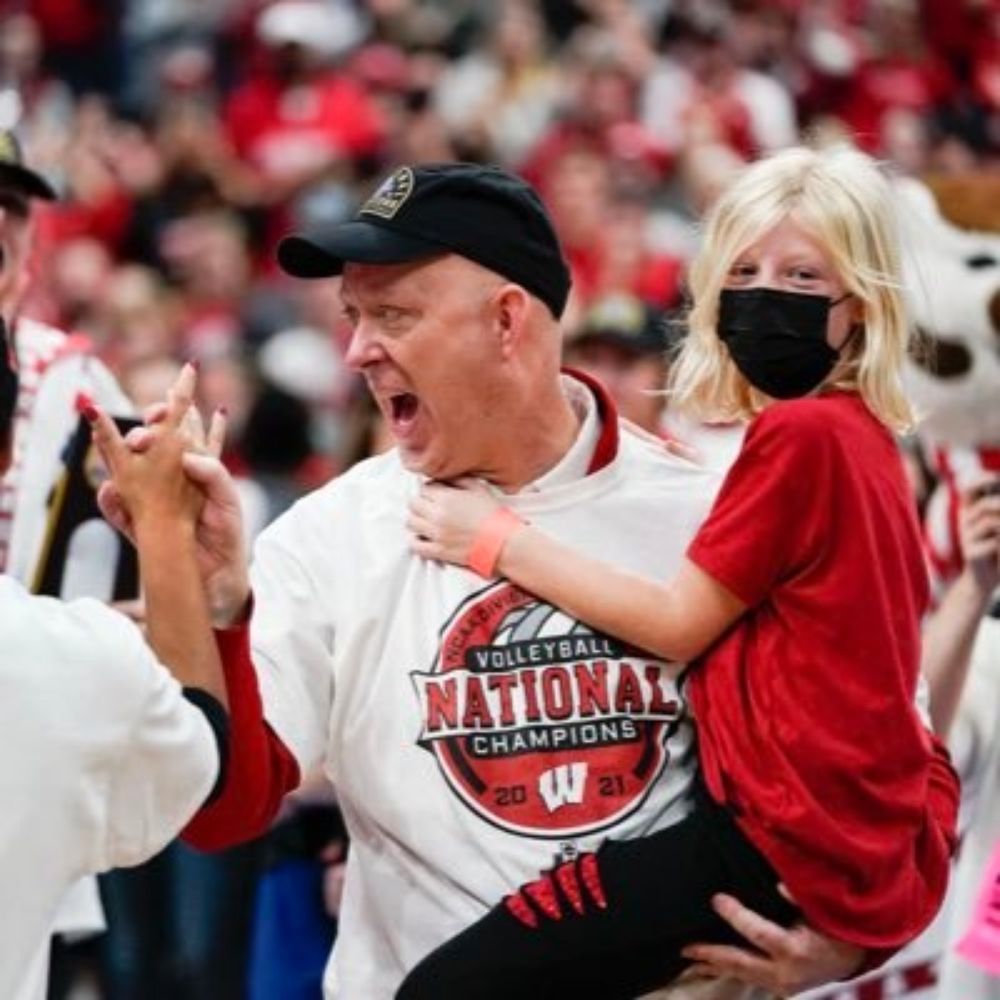 Coach Kelly Sheffield