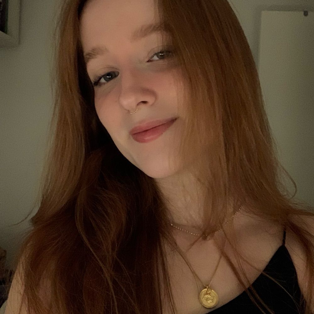 júlia 