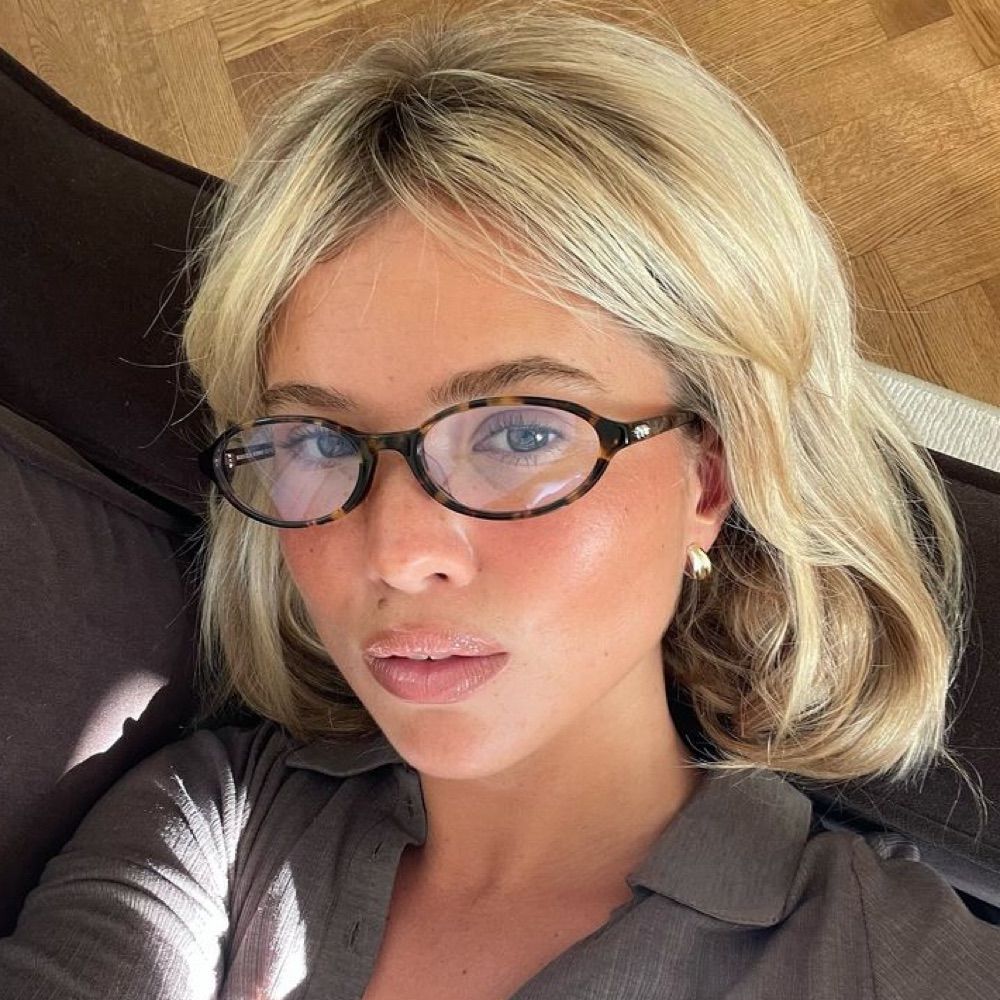 ℒ