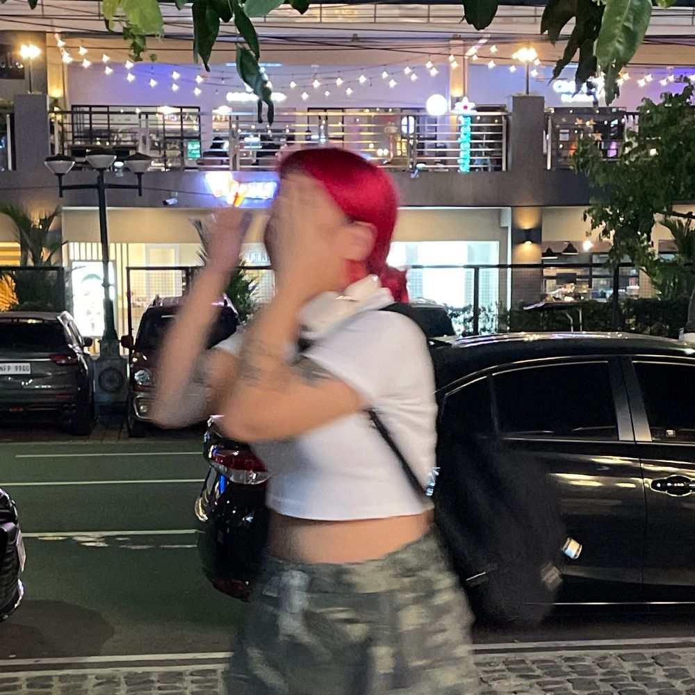 👽