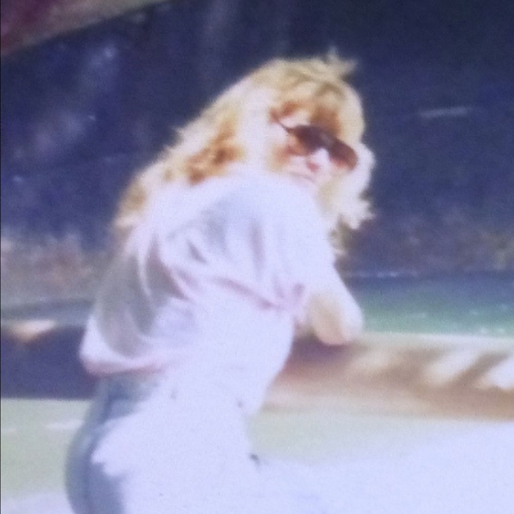 dchloe.bsky.social profile picture