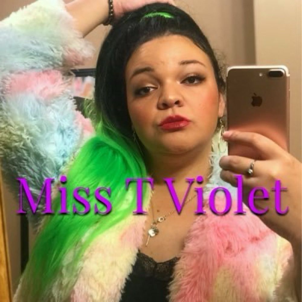 Miss Tia Violet 🔮