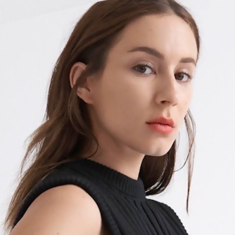 Troian Bellisario Brasil