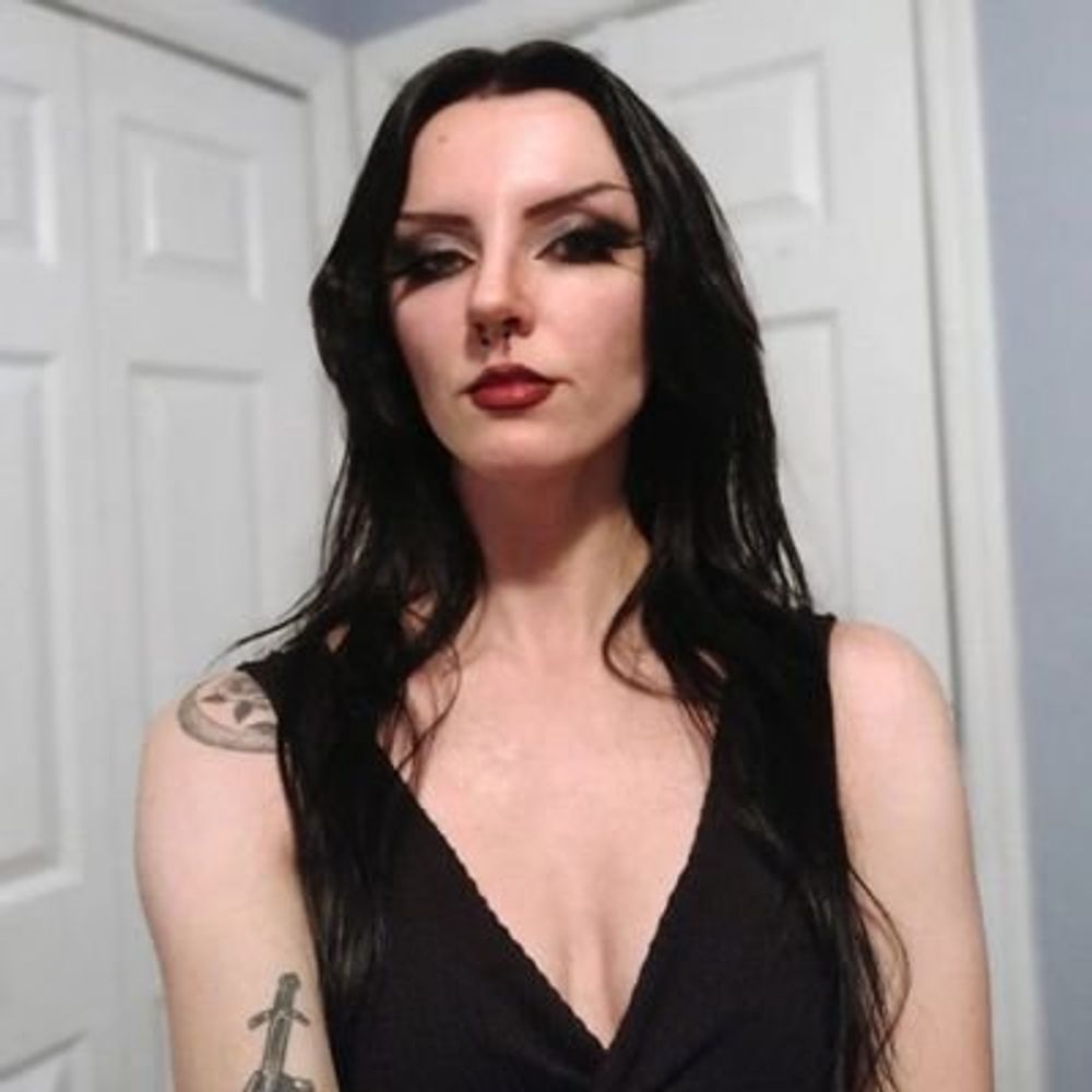 𝔖𝔞𝔯𝔞𝔥 🥀