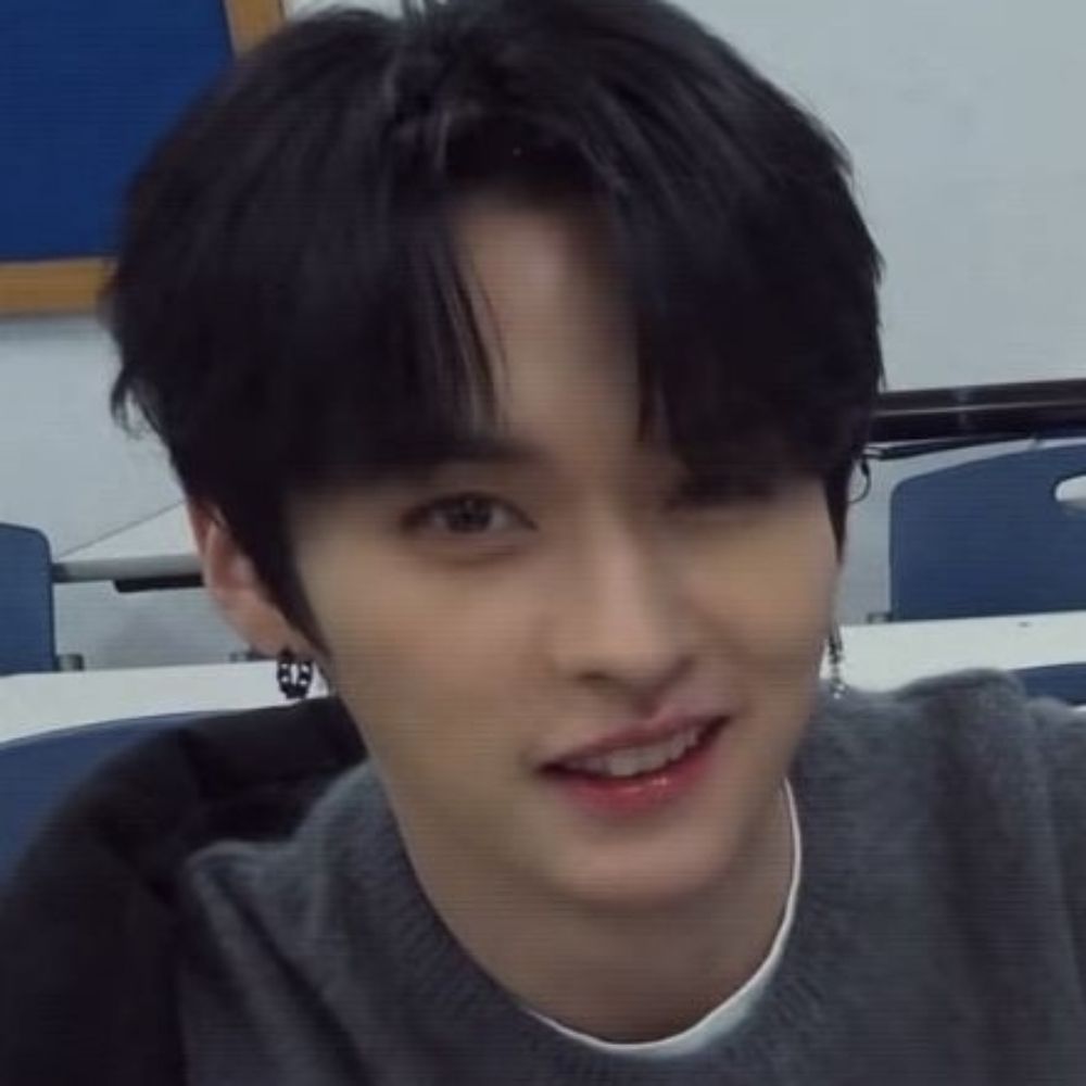 elly ♡; aus do skz no carrd!!