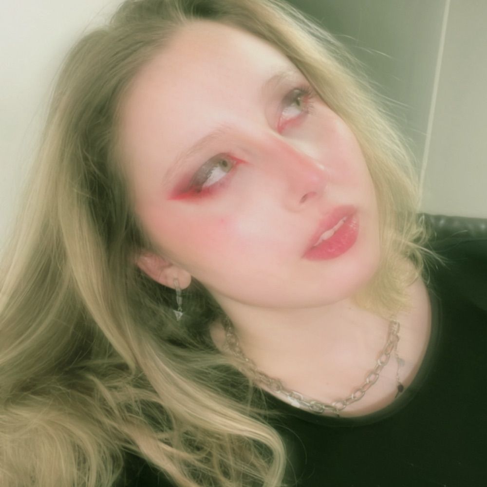 Tsukilla | Laura