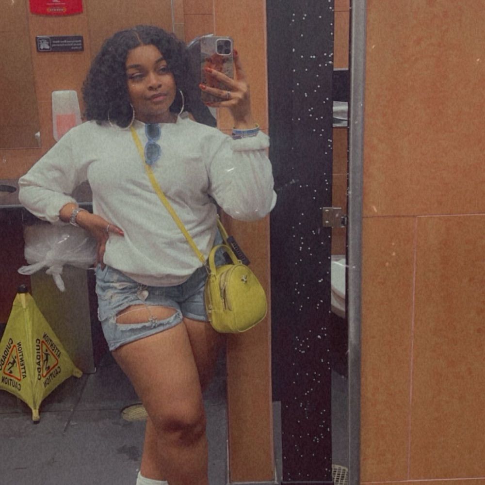 Azzy🧞‍♀️