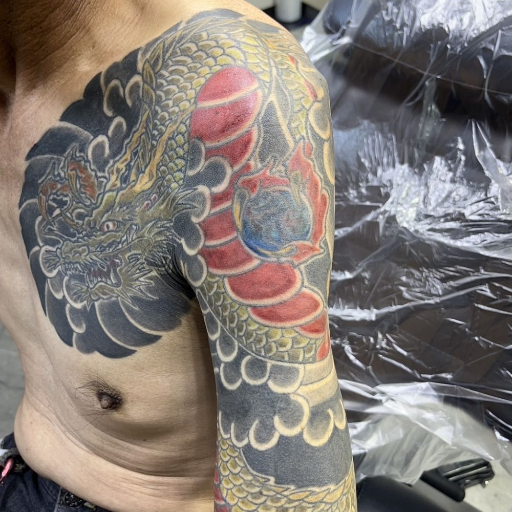 和彫り龍ヒロ