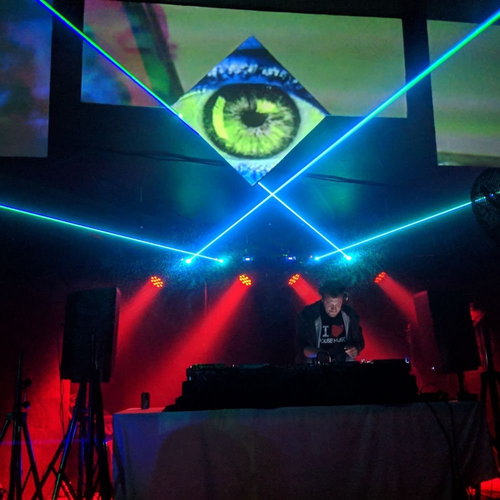 dj²