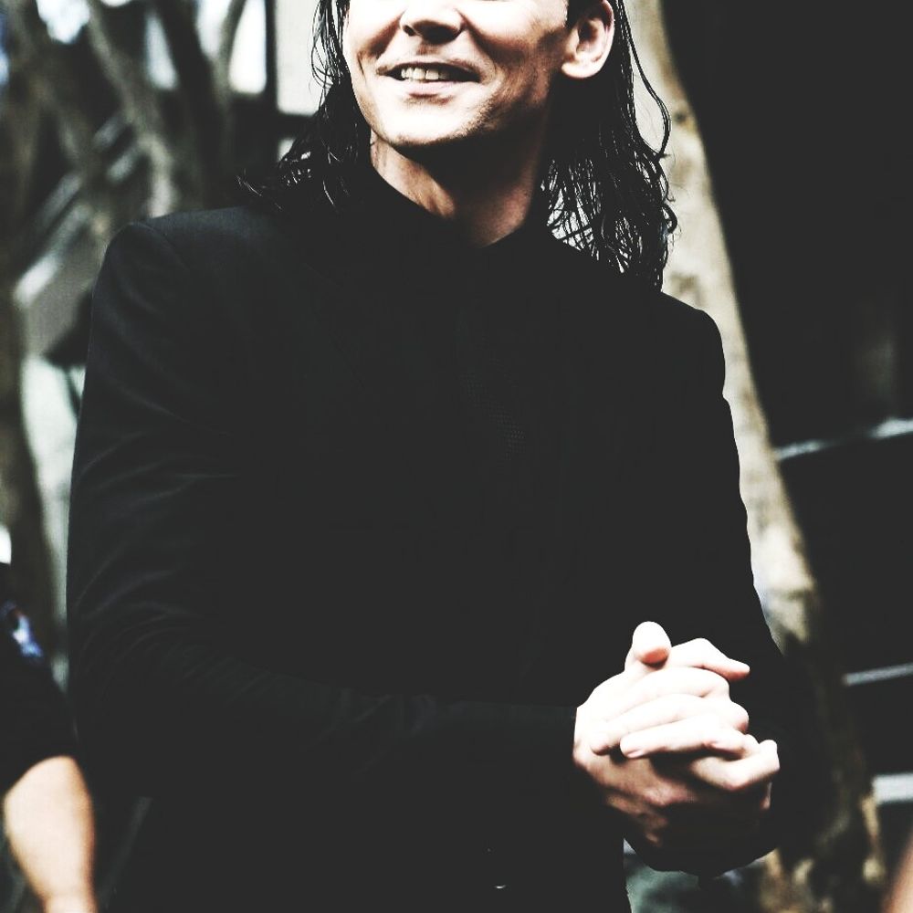 𝐋 𝐎 𝐊 𝐈 . {RP}