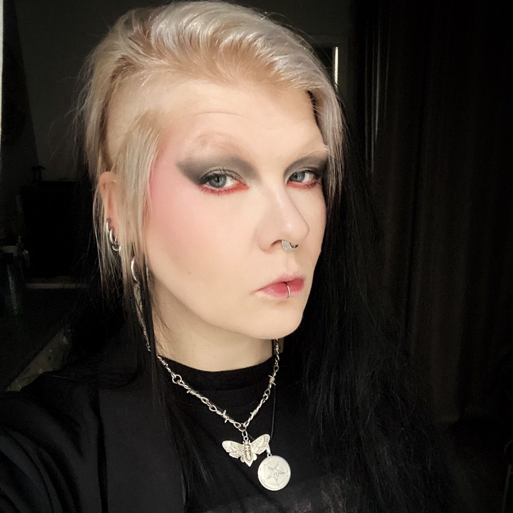 Sui Lovett