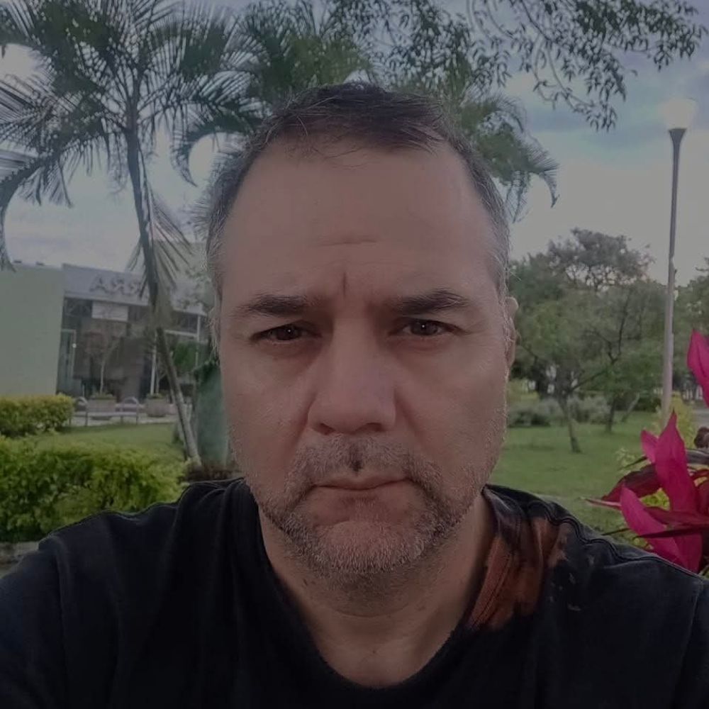 Luis F Payán