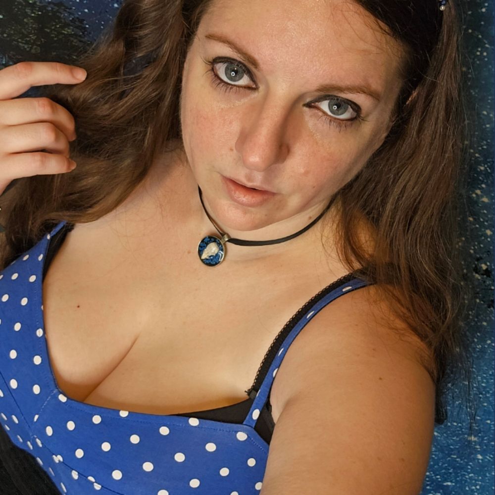 Profile picture kinkycurvyblue.bsky.social