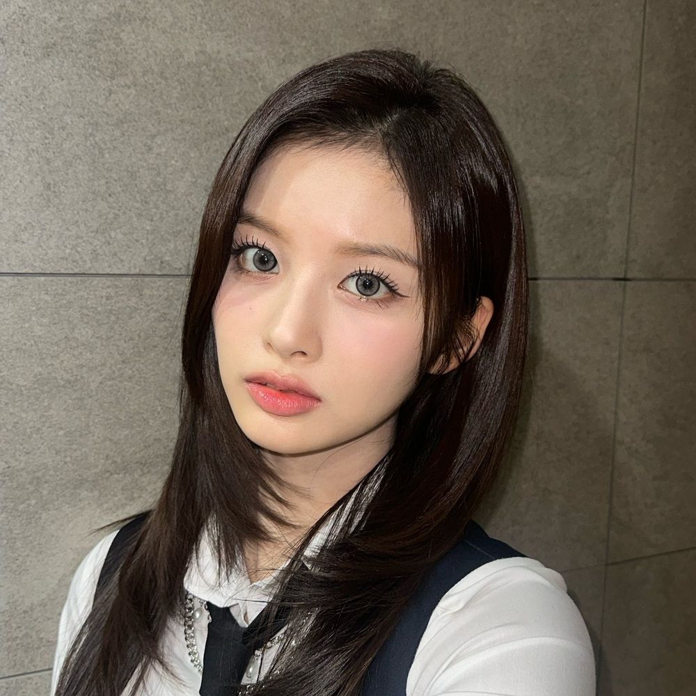 설윤 .