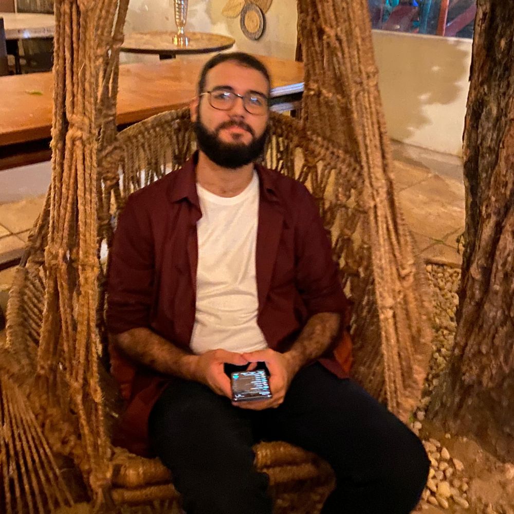 Um nerdola barbudo