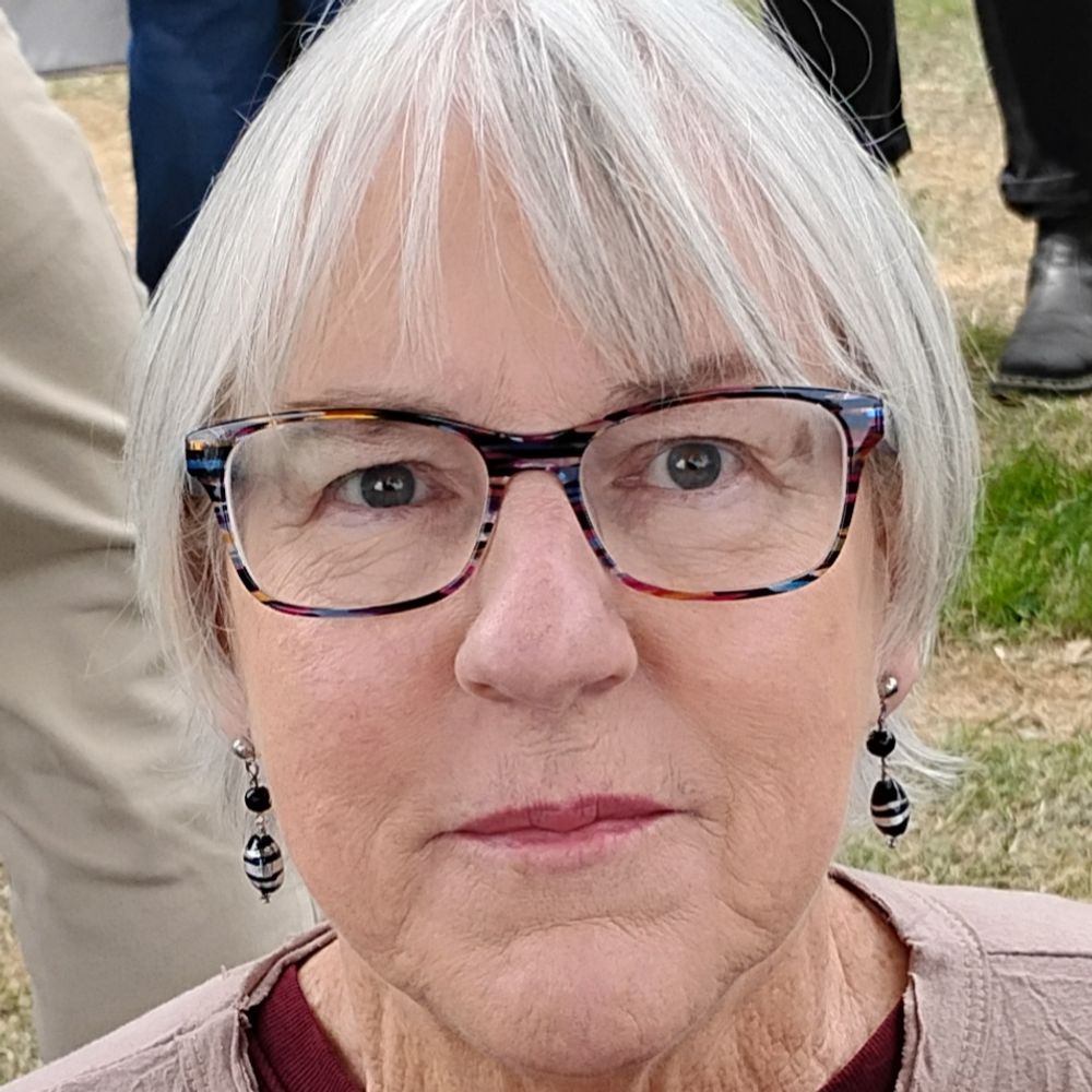 Janet R Weil