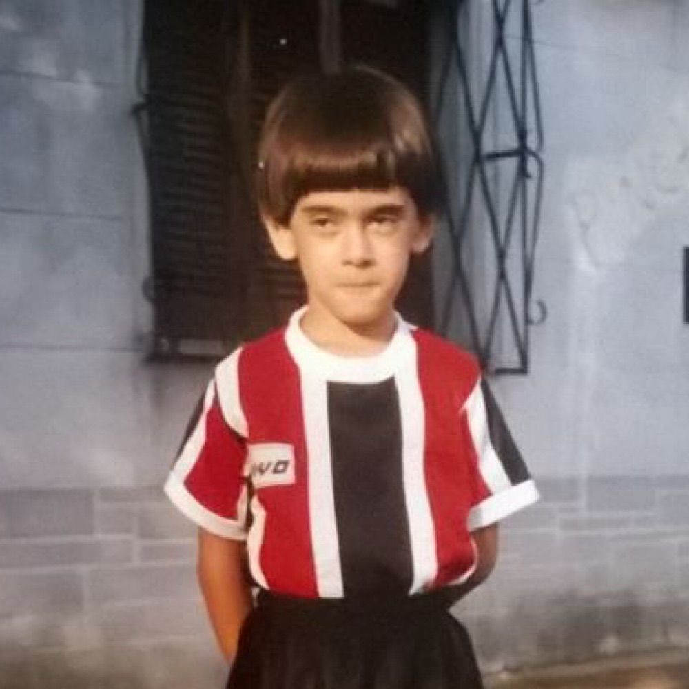 {name: "Andrés"}