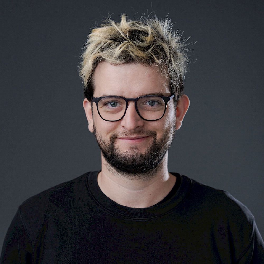 Manuel Lopez (er/he)