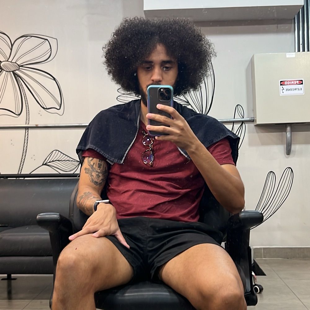 eu gostaria de merendar alguem tem um lhanche para mim comer?