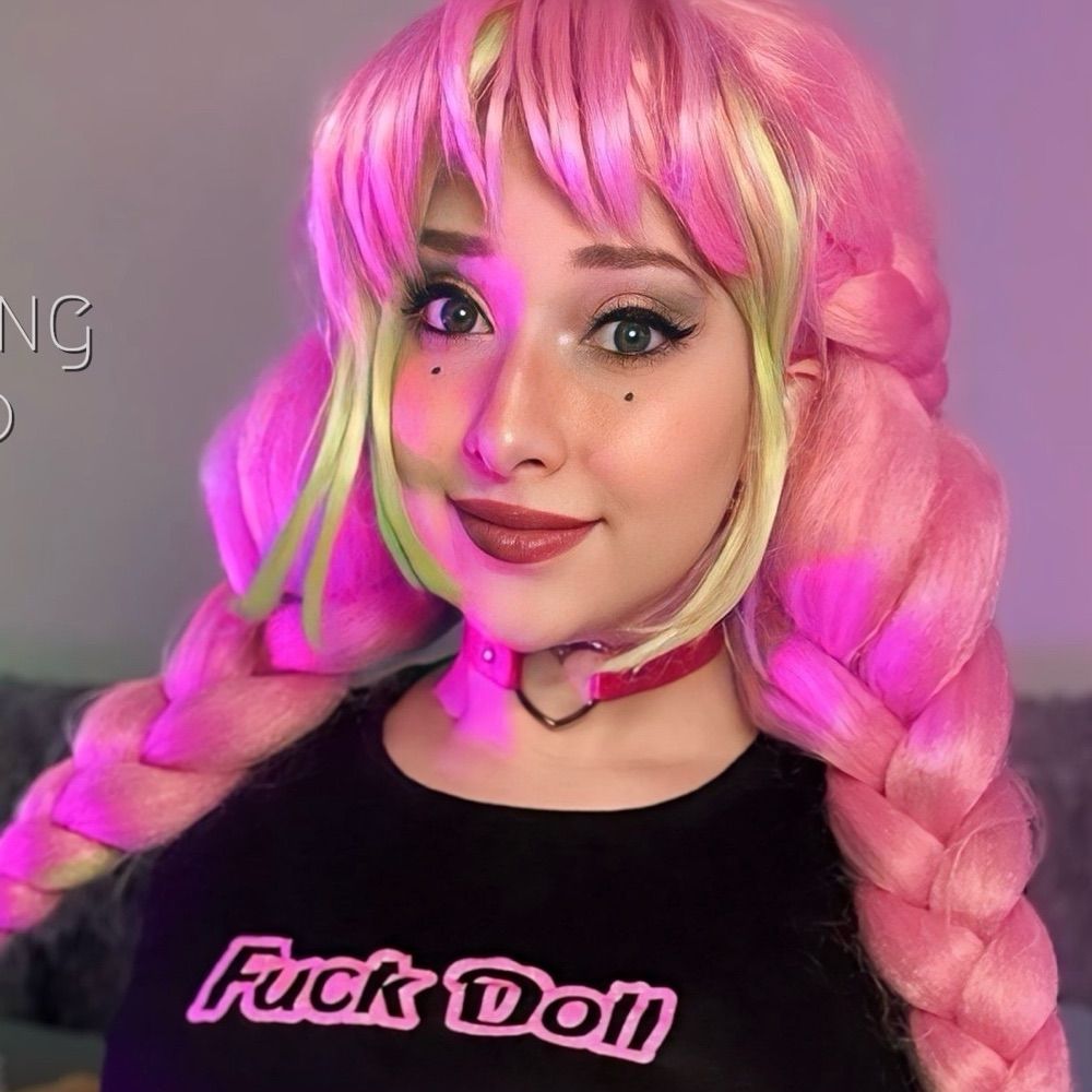 cosplaying cryptid 💖 (marta)