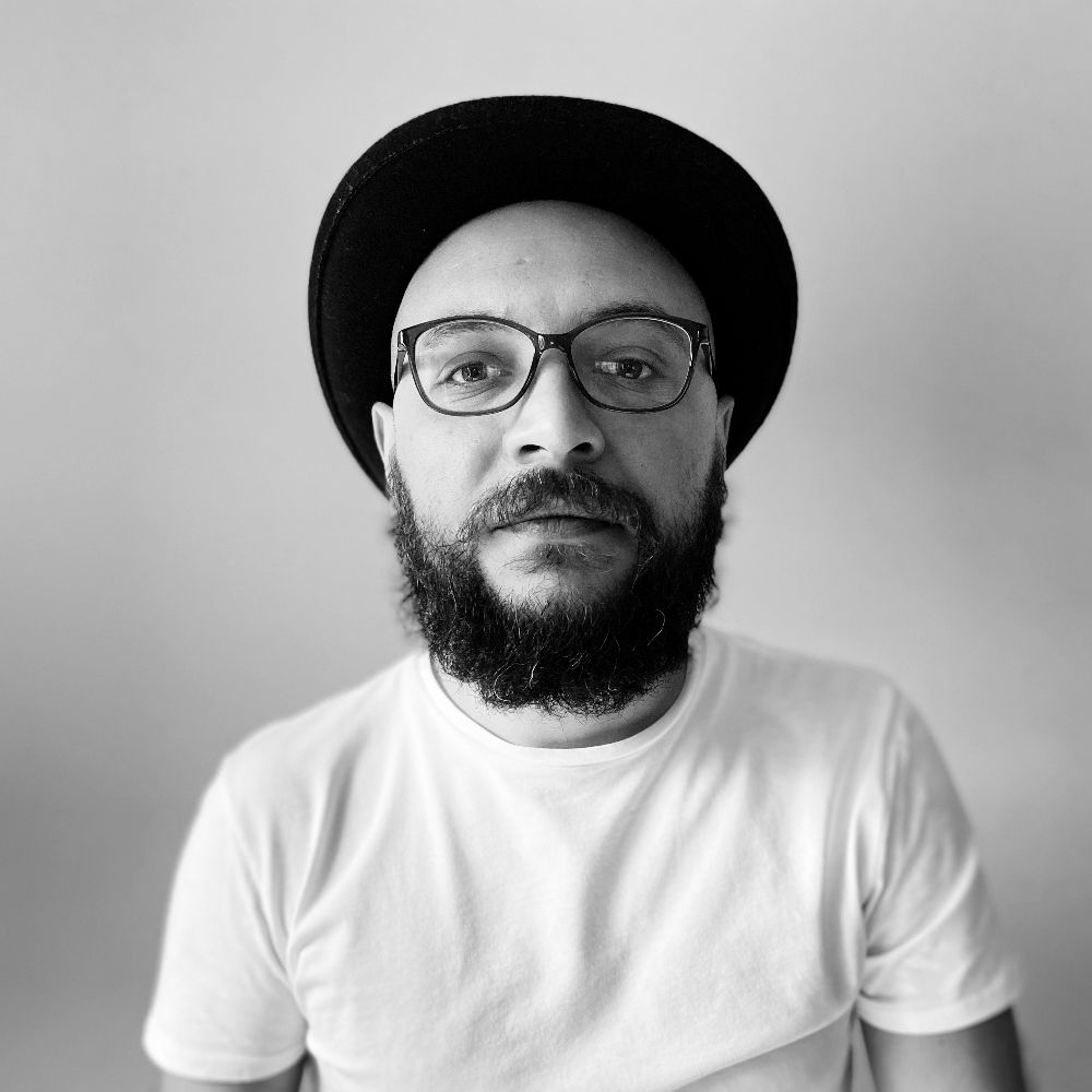 sosyalistAdam