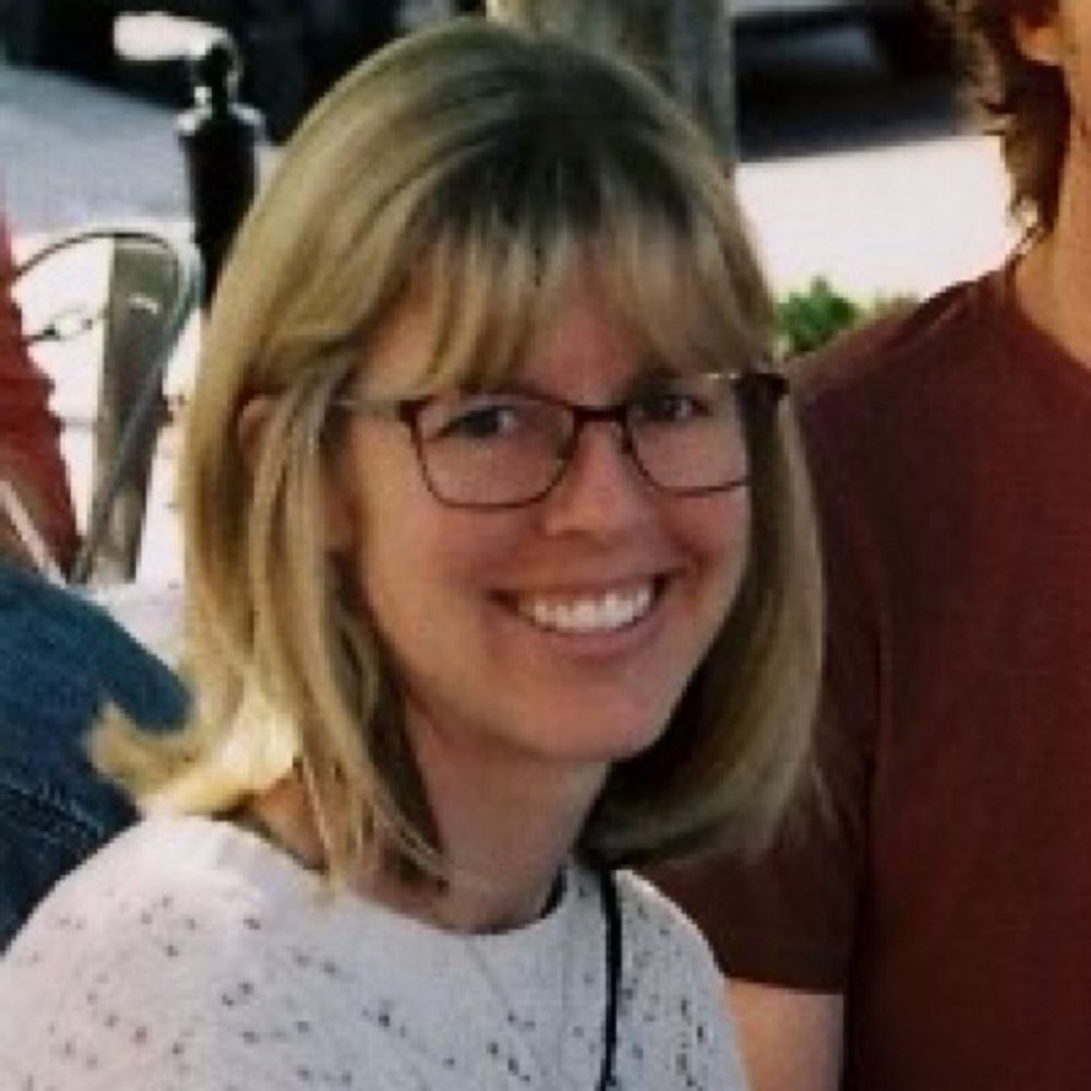 Clare Moore's avatar