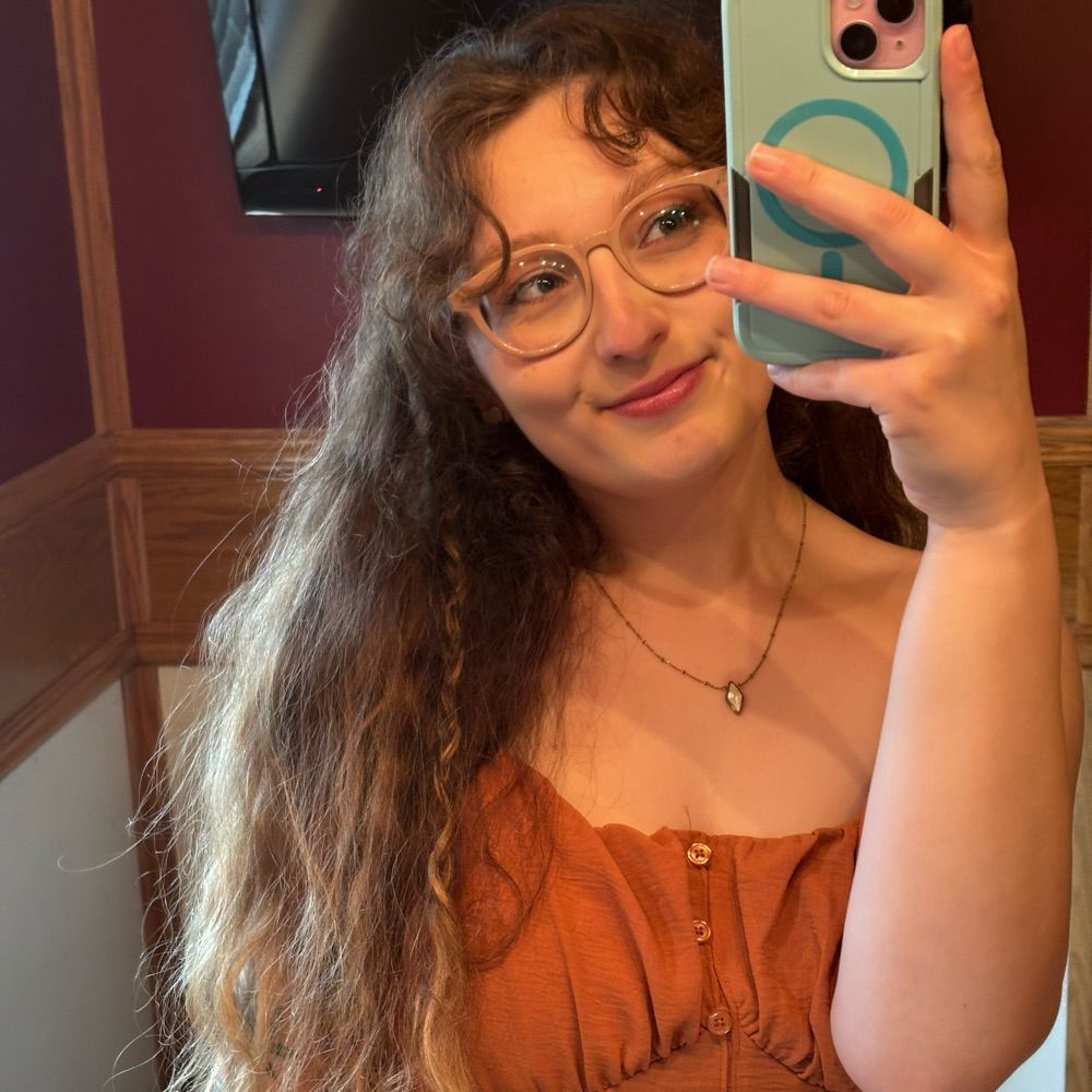 ellie 𝜗𝜚⋆