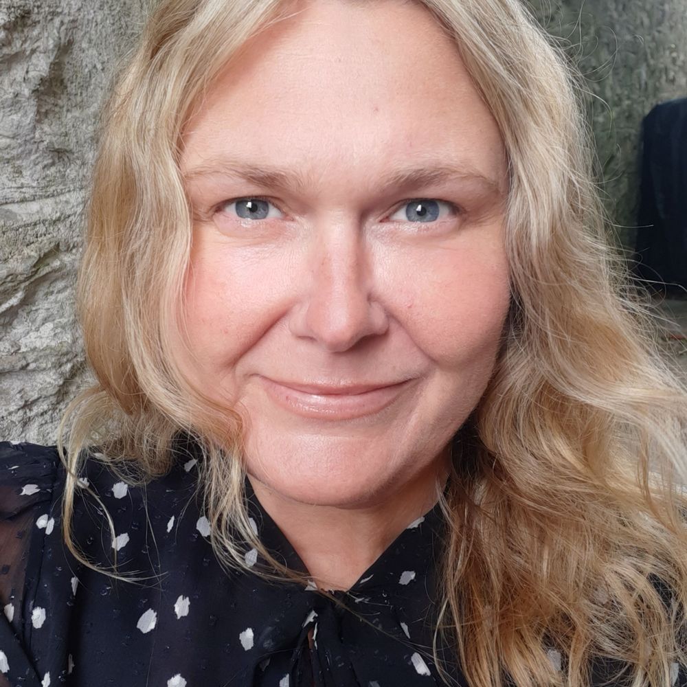 Dr Victoria May
