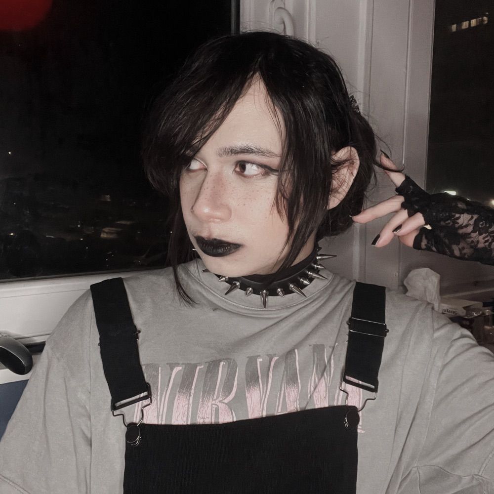 𝓔𝓼𝓽𝓱𝓮𝓻 ♡
