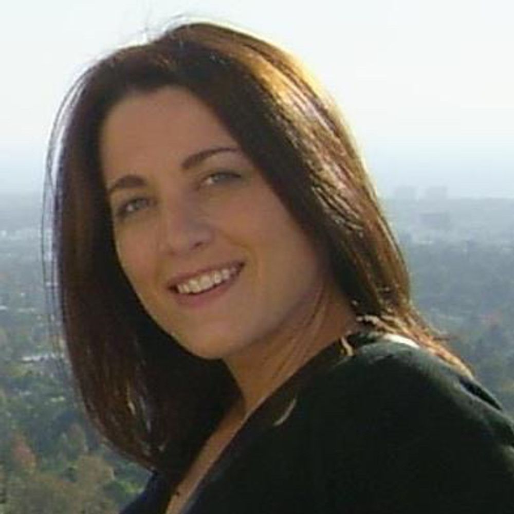 Dr Kristina R Llewellyn