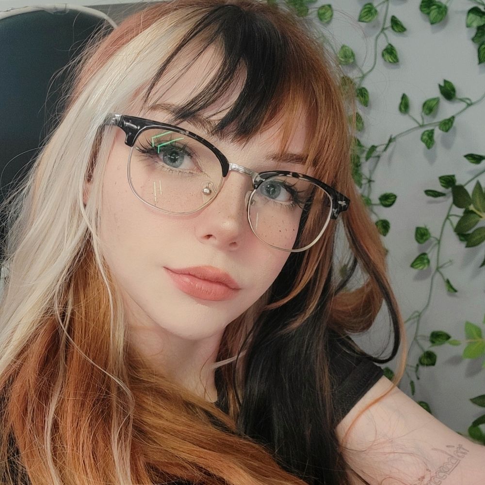 Evie Davis 🧃🐝 ◓⃙