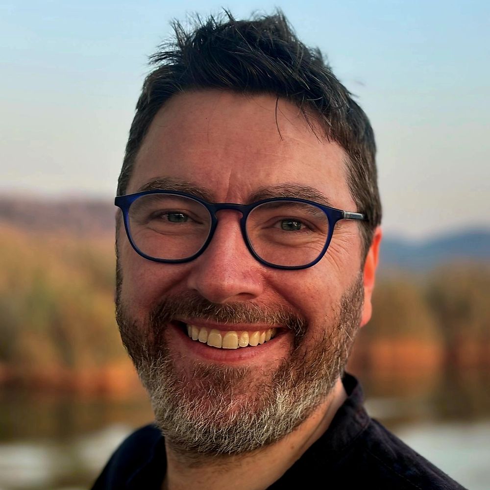 Dr Ronan Lee