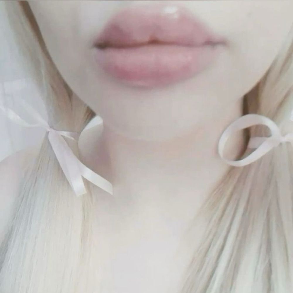 lana is eating