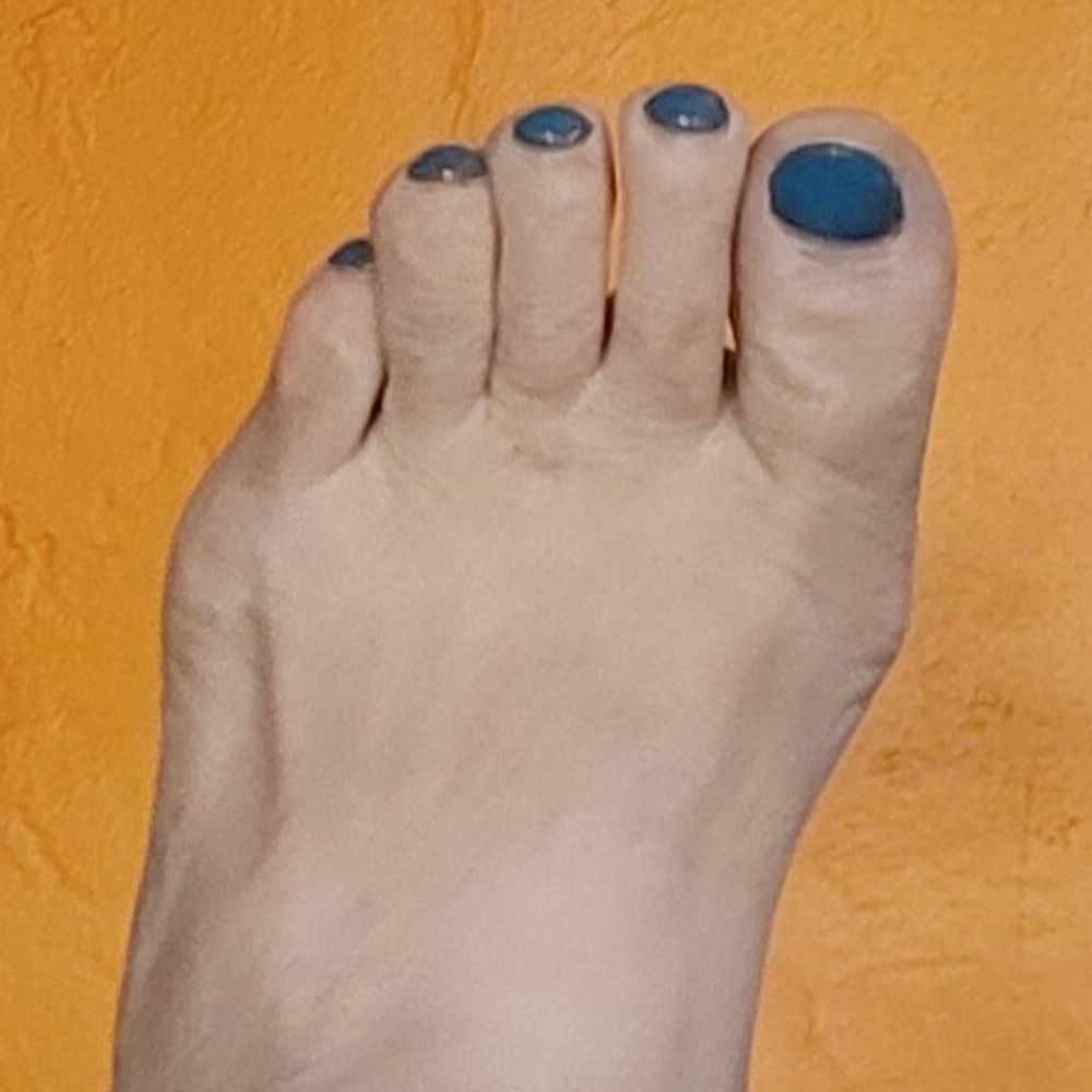 Blue Toes 