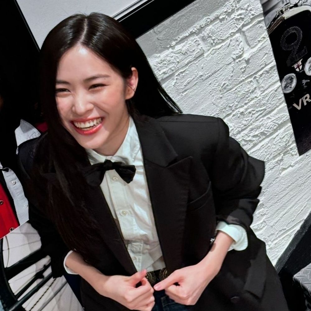 Heejin tomando guaraná 🐋 『HAUTE COUTURE』