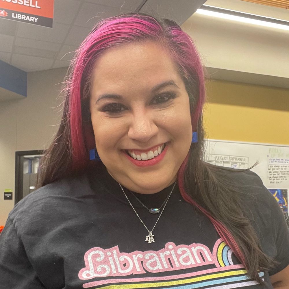 Stephanie Russell ✨brujita de la biblioteca✨