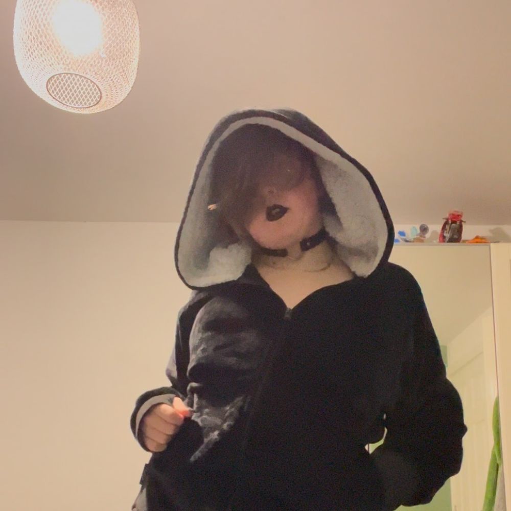 V <3