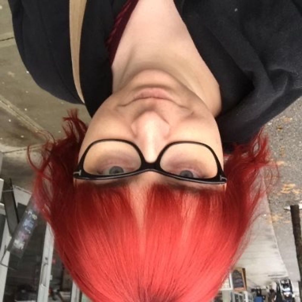 Ashley Lynch ✂️🎞️'s avatar