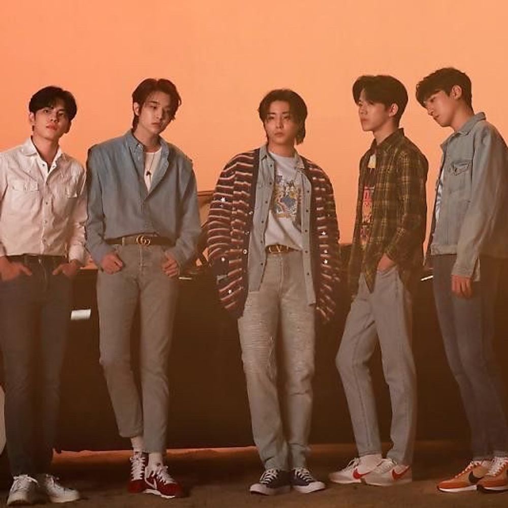 ใช้ชีวิตฟุ่มเฟือยและอวย Day6 ไปวันๆ