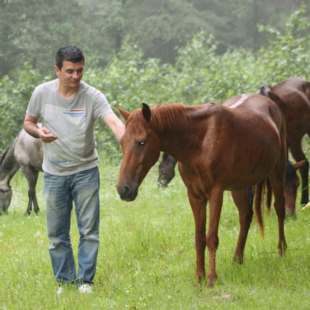 Kioumarz Ghajar