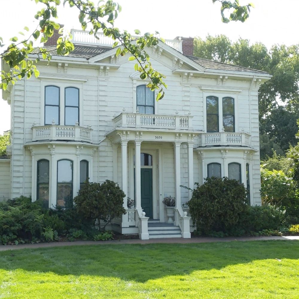 Friend of "R" House
